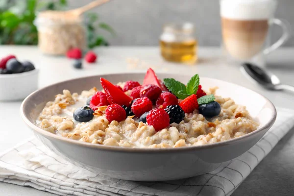 Bowl Oatmeal Porridge Served Berries Light Grey Table Closeup — Stock Photo, Image