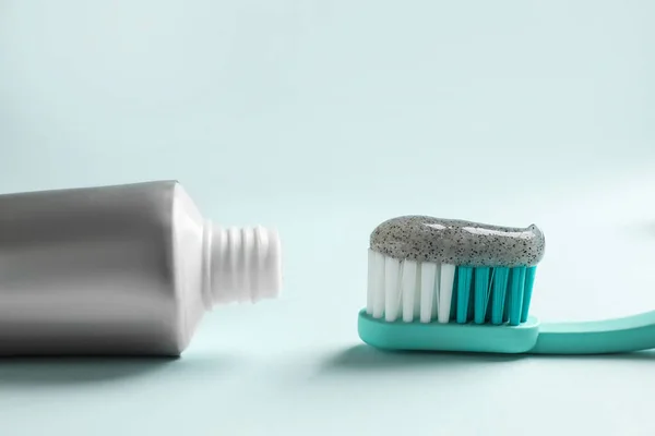 Brush Charcoal Toothpaste Tube Light Background Closeup — Stock Photo, Image