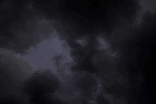 Pittoresk Uitzicht Lucht Met Zware Regenachtige Wolken Stormachtig Weer — Stockfoto