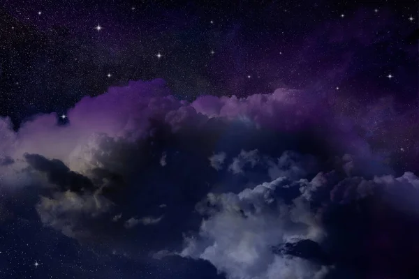 Vacker Utsikt Över Natthimlen Med Moln Och Stjärnor — Stockfoto