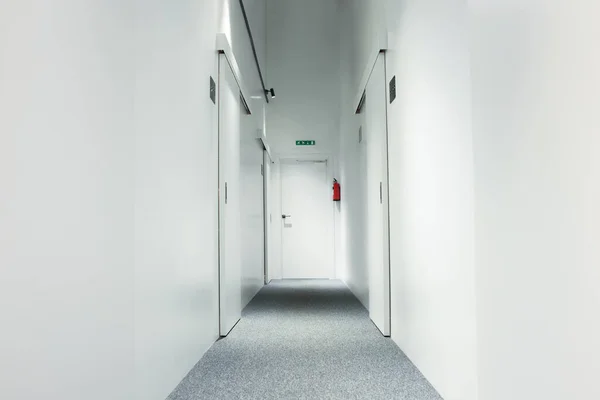 Smala Vita Korridoren Vandrarhemmet Modern Design — Stockfoto