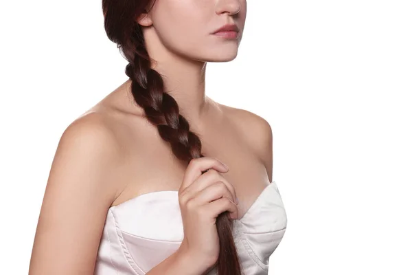 Красива Молода Жінка Здоровим Міцним Волоссям Білому Тлі Крупним Планом — стокове фото