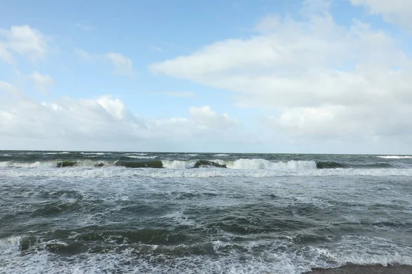 Pintoresca Vista Del Mar Ondulado Día Nublado — Foto de Stock
