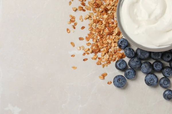 Bowl Yogurt Granola Blueberries Grey Marble Table Flat Lay Space — Stock Photo, Image