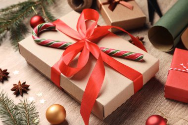 Güzel Noel hediye kutuları ahşap tablo