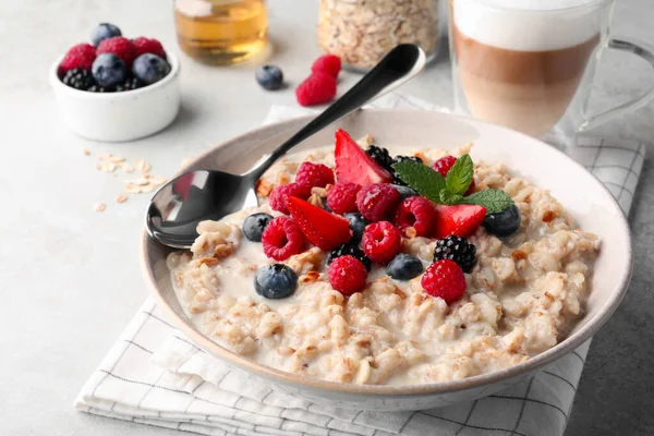 Bowl Oatmeal Porridge Served Berries Light Grey Table Closeup — Fotografia de Stock