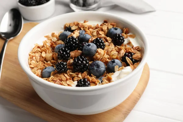 Bowl Healthy Muesli Served Berries White Wooden Table Closeup — kuvapankkivalokuva