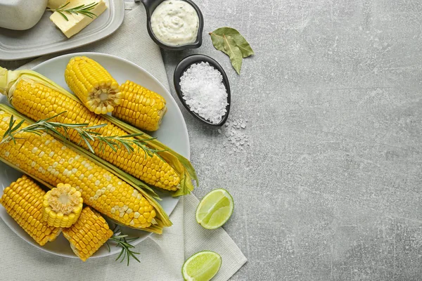 Flat Lay Composition Tasty Boiled Corn Light Grey Table Space — Stock Photo, Image