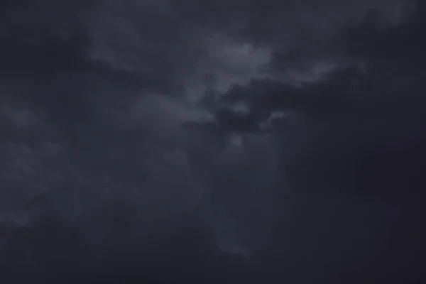 Schilderachtig Uitzicht Lucht Met Zware Regenachtige Wolken — Stockfoto