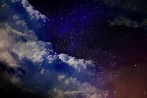 Krásný Výhled Noční Oblohu Mraky Hvězdami — Stock fotografie