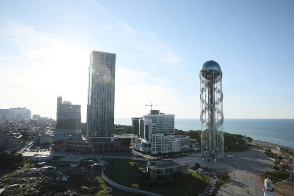 Batumi Georgië Oktober 2022 Alfabetische Toren Moderne Gebouwen Stad Nabij — Stockfoto