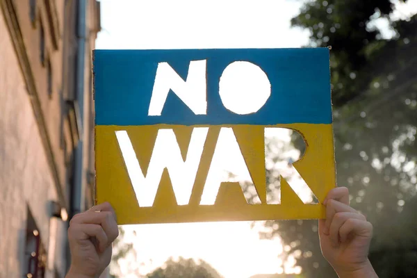 우크라이나 색상으로 포스터를 밖에서 전쟁없는 — 스톡 사진