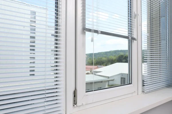 Window Horizontal Blinds White Frame Indoors — Foto de Stock