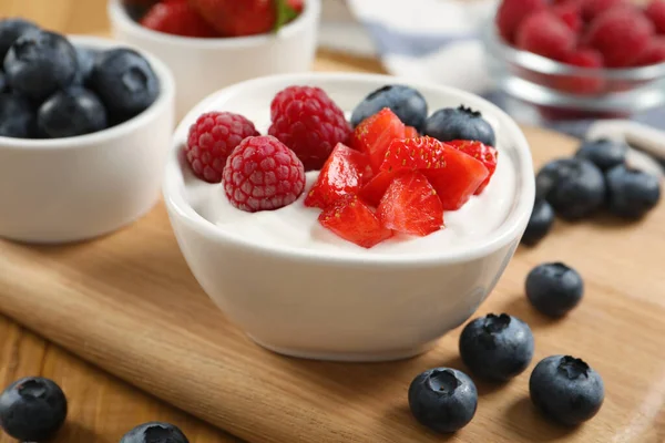 Delicious Yogurt Served Berries Wooden Table Closeup — Stock Photo, Image