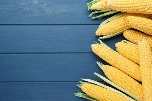 Corncobs Husks Blue Wooden Table Top View Space Text — Stock Photo, Image