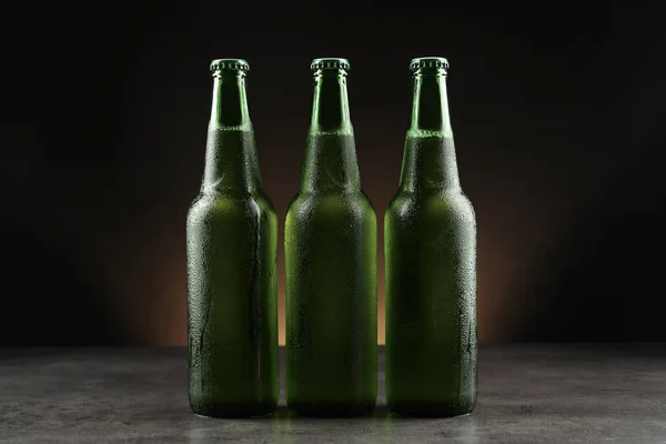 Muitas Garrafas Cerveja Mesa Cinza — Fotografia de Stock