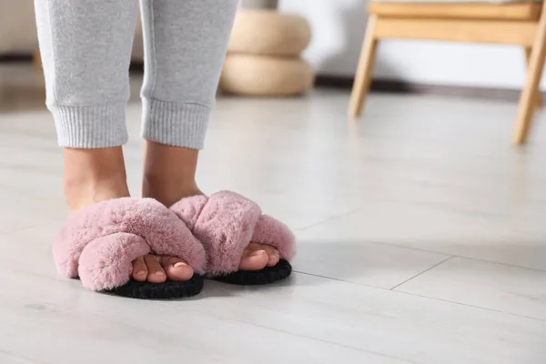 Woman Wearing Soft Slippers Home Closeup Legs — Stock Photo, Image