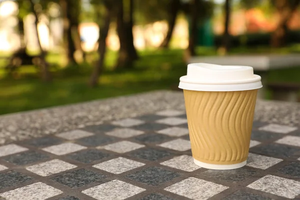 Χάρτινο Κύπελλο Στο Πάρκο Χώρος Για Κείμενο Καφές Για Έξω — Φωτογραφία Αρχείου
