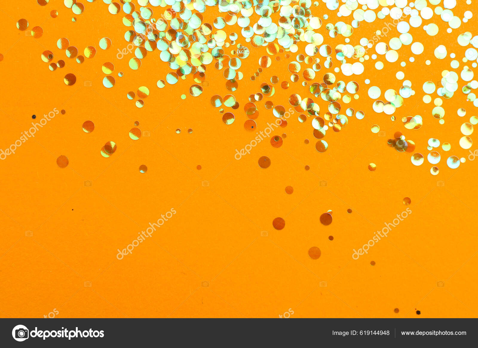 주황색 배경에 빛나는 — 스톡 사진 © NewAfrica #619144948, image size:1600x1167