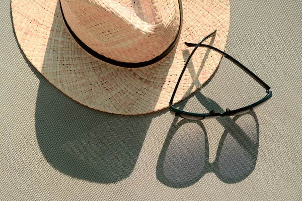 Stylish Hat Sunglasses Grey Surface Flat Lay — Stock Photo, Image