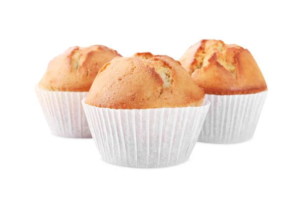 Muffins Savoureux Dans Des Tasses Papier Sur Fond Blanc — Photo