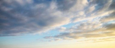 Bulutlu güzel gökyüzü manzarası. Pankart tasarımı