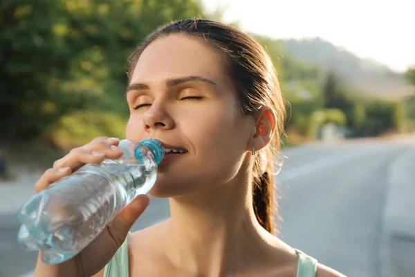 Happy Young Woman Drinking Water Outdoors Hot Summer Day Refreshing — Stockfoto