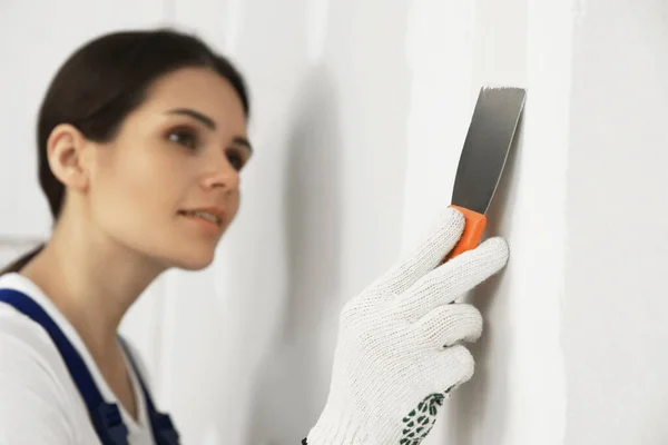 Worker Plastering Wall Putty Knife Focus Hand — Stock Photo, Image