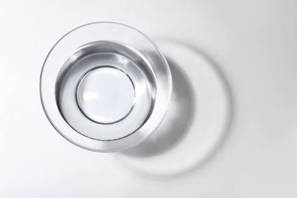 Стеклянная Чаша Водой Белом Фоне Вид Сверху — стоковое фото