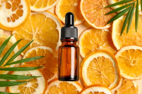 Platt Låg Sammansättning Med Flaska Ekologisk Kosmetisk Produkt Och Orange — Stockfoto
