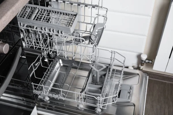 Offene Saubere Leere Spülmaschine Der Küche Nahaufnahme — Stockfoto