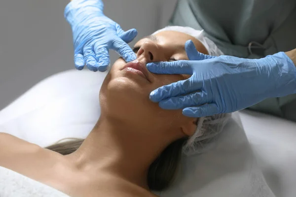 Young Woman Receiving Facial Massage Salon — Zdjęcie stockowe