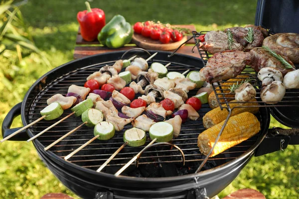 Vlees Groenten Koken Barbecue Buiten — Stockfoto