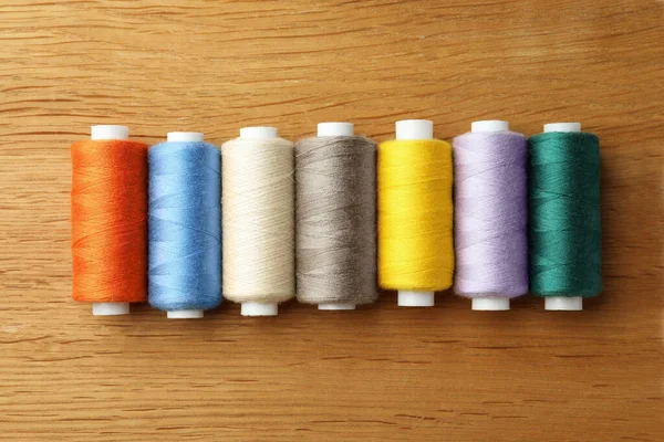 Many Colorful Sewing Threads Wooden Table Flat Lay — Stock Photo, Image
