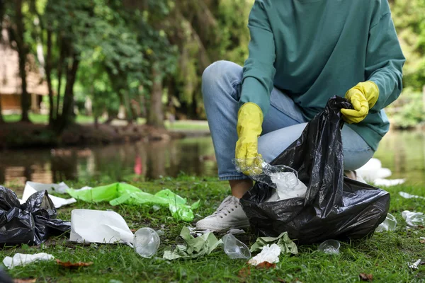 Woman Plastic Bag Collecting Garbage Park Closeup — Stock Photo, Image