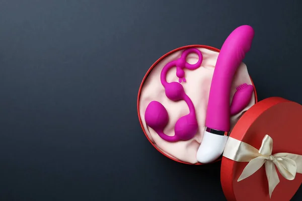 Rózsaszín Szex Játékok Ajándékdobozban Sötétkék Háttérrel Felülnézetből Szöveg Helye — Stock Fotó
