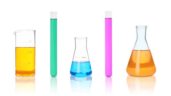 Набір Різних Лабораторних Скляних Посуду Барвистими Рідинами Білому Тлі Дизайн — стокове фото