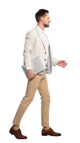Man Met Laptop Lopen Witte Achtergrond — Stockfoto