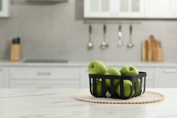 Manzanas Verdes Frescas Sobre Mesa Blanca Cocina Espacio Para Texto — Foto de Stock