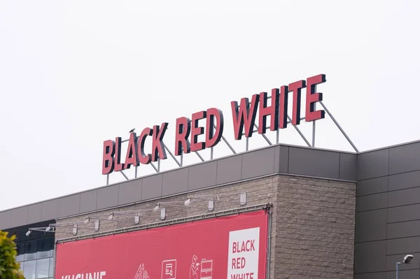 Warszawa Polska Września 2022 Budynek Nowoczesnym Logo Black Red White — Zdjęcie stockowe