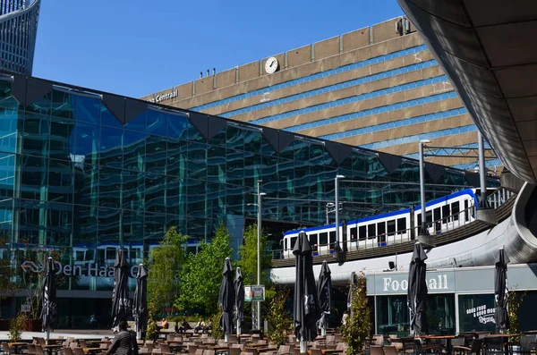 Гаага Нидерланды Мая 2022 Года Центральный Железнодорожный Вокзал Вблизи Современных — стоковое фото
