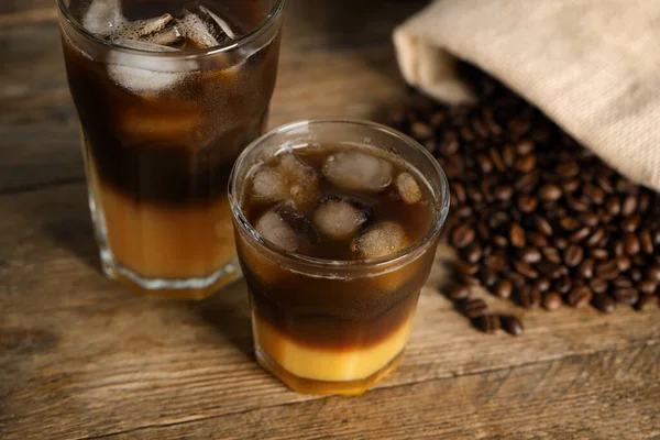 Ízletes Frissítő Ital Kávéval Narancslével Asztalon — Stock Fotó