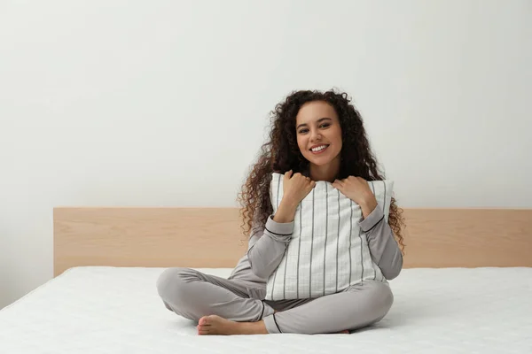 Happy Young African American Woman Hugging Pillow Bed Comfortable Mattress — 스톡 사진