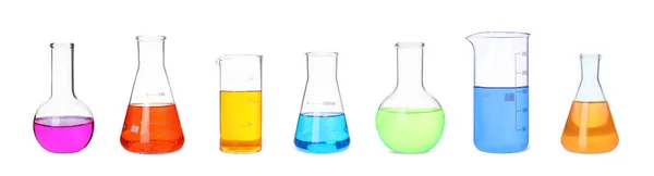 Set Diversi Bicchieri Laboratorio Con Liquidi Colorati Sfondo Bianco Design — Foto Stock