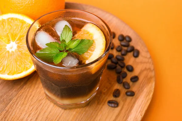 Ízletes Frissítő Ital Kávé Narancslé Élénk Színű Háttér — Stock Fotó