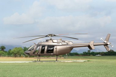 Güzel, modern helikopter pistte.