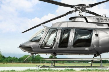 Güzel, modern helikopter pistte.