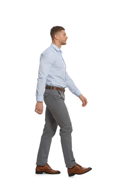 Mann Formellen Outfit Geht Auf Weißem Hintergrund — Stockfoto