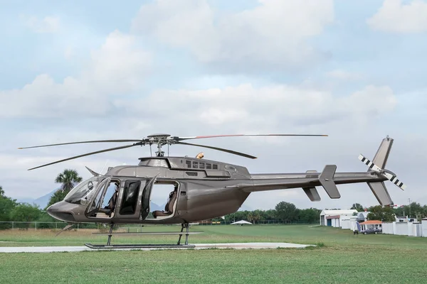 Beautiful Modern Helicopter Helipad Field — Stock Photo, Image