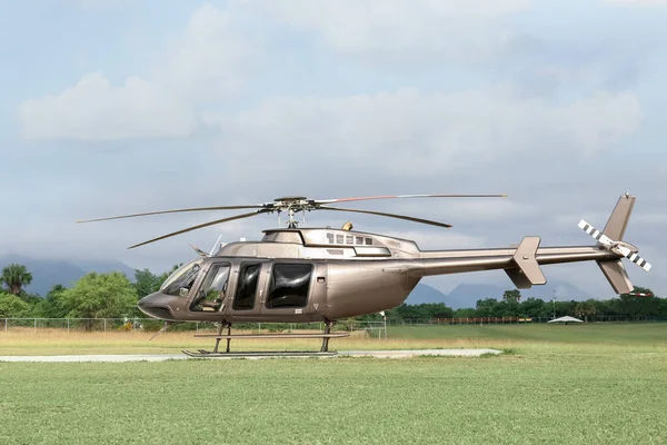 Прекрасний Сучасний Вертоліт Вертольоті Полі — стокове фото